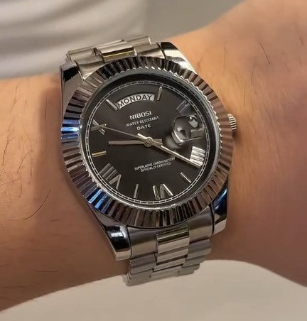 Relógio Nibosi Masculino 2628 Com Pulseira de Aço Inoxidável Prata e Visor Preto