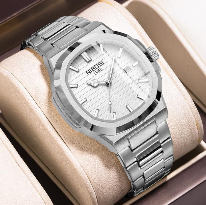 Relógio masculino Nibosi Astronaut 41mm em aço inoxidável com visor branco dentro de uma caixa para guardar relógio