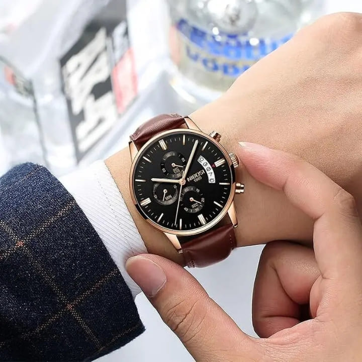 Relógio Nibosi Clássico Masculino com pulseira de couro marrom e visor preto