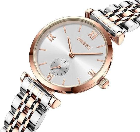 zoom no visor do Relógio minimalista pequeno feminino Nibosi com pulseira em aço inoxidável prata e rosé com visor branco