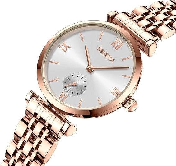 zoom no visor do Relógio minimalista pequeno feminino Nibosi com pulseira em aço inoxidável rosé com visor branco