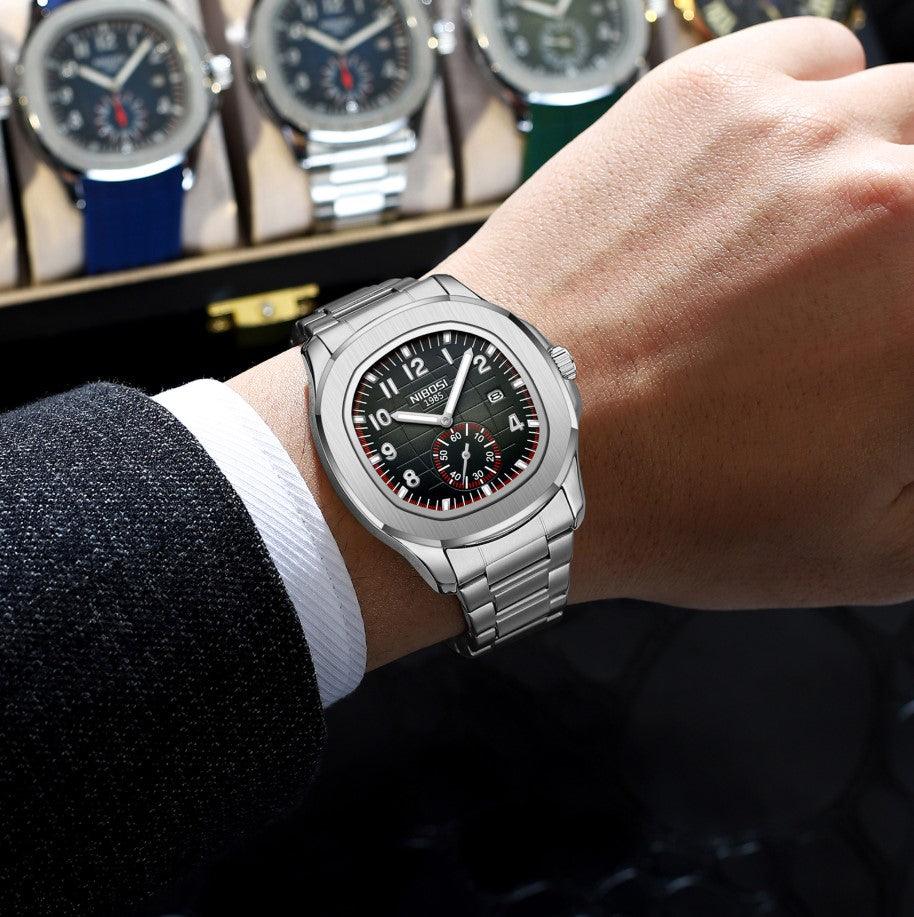 Relógio masculino cronógrafo Nibosi President pulseira de aço inoxidável prata com visor preto no pulso de um homem com estilo elegante