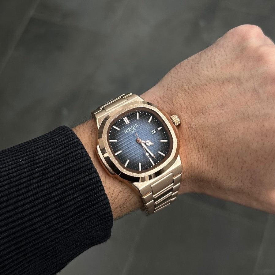 Homem usando o relogio Nibosi masculino com um estilo social, destacando seu minimalismo e versatilidade