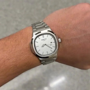 Relógio Nibosi Masculino Astronaut com pulseira de aço inoxidável prata e visor branco