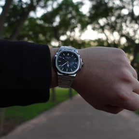 RelÃ³gio Nibosi Masculino Astronaut pulseira de aÃ§o inoxidÃ¡vel prata e visor preto