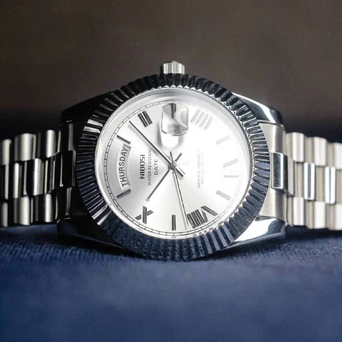 Relógio Nibosi Masculino 2628 Com Pulseira de Aço Inoxidável Prata e Visor Branco