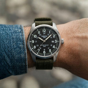 Relógio militar masculino Nibosi prata e preto