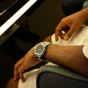 Relógio masculino Nibosi em aço inoxidável com visor preto modelo 2632