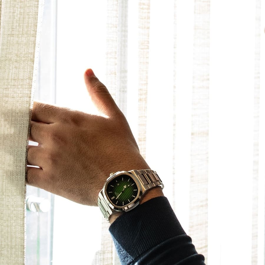 Relógio Nibosi Masculino prata com visor verde 