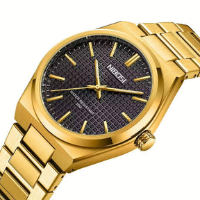 Zoom no visor do Relógio Nibosi minimalista masculino dourado com visor preto 