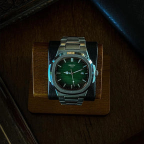 Relógio Nibosi Masculino Astronaut com pulseira de aço inoxidável prata e visor verde