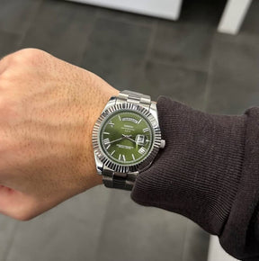 Relógio Nibosi Masculino 2628 Com Pulseira de Aço Inoxidável Prata e Visor Verde 